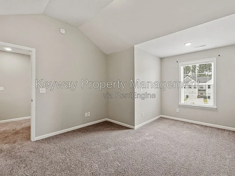228 Linsmore Ln — Photo 17
