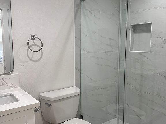 5th image of 5313 Silver Dr #B