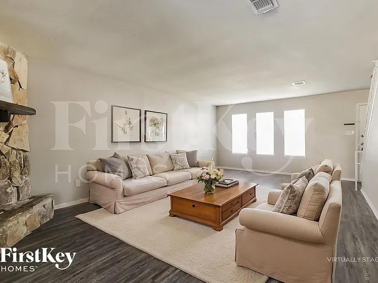 3303 Sycamore Springs Dr — Photo 4