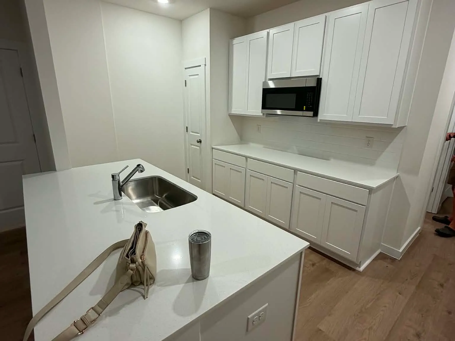 1 bed, 700 sqft, $1,500 — Photo 4