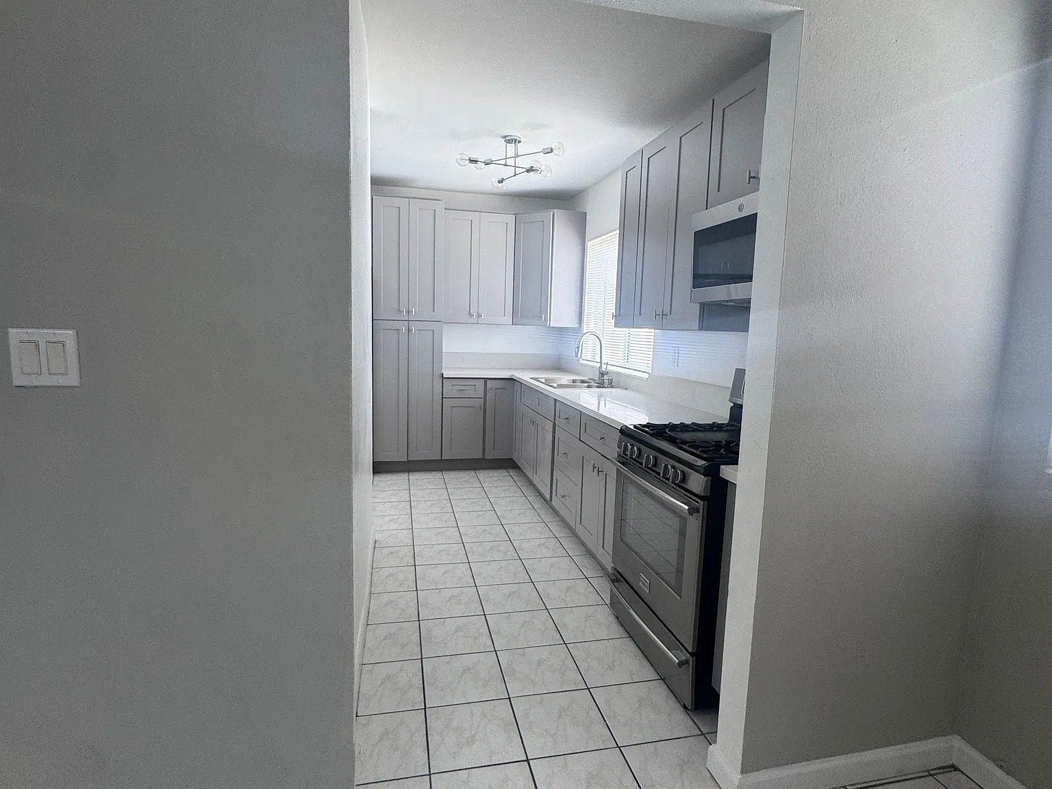 3 bed, 1.0 bath, $3,200 — Photo 4