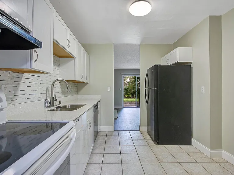 2363 Huntington Green Ct #5 — Photo 4