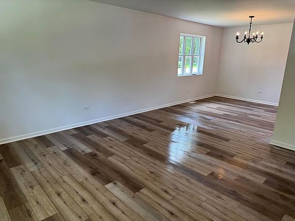 4th image of 551 Parkwood Dr