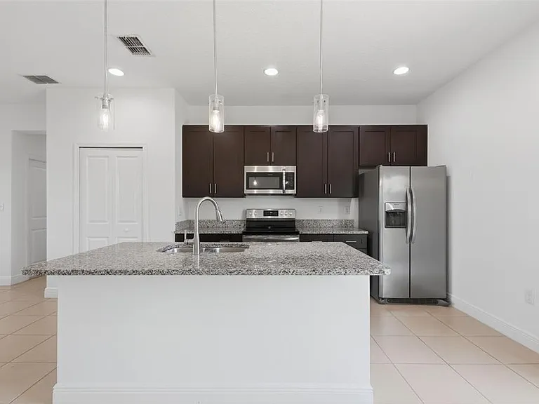 304 Begonia Ct — Photo 9