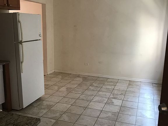 2nd image of 1405 W Sherwin Ave APT 1S