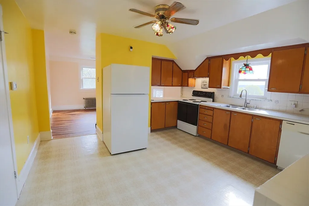 Building Photo - 134 Baldwin St #2