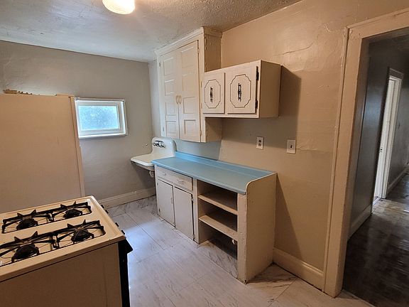 4th image of 293 N Martha Ave APT 4