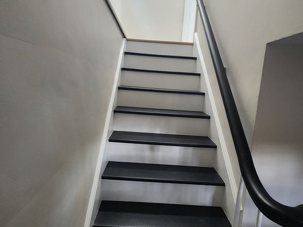 24 Middlefield Ave #2