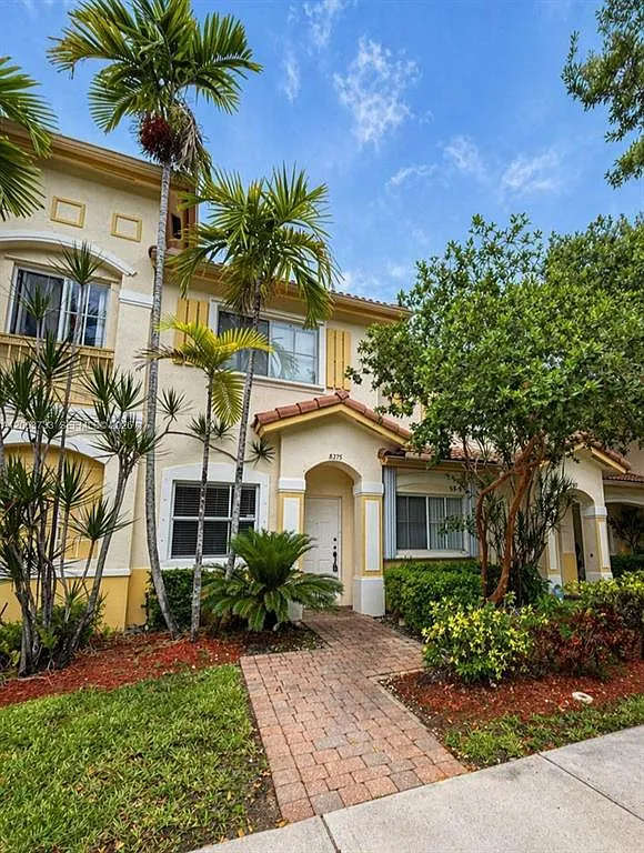 3 bed, 2.5 bath, 1450 sqft, $2,850 — Photo 2