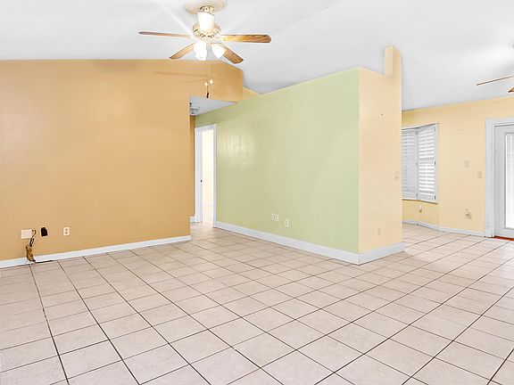 3rd image of 682 SW Jaslo Ave