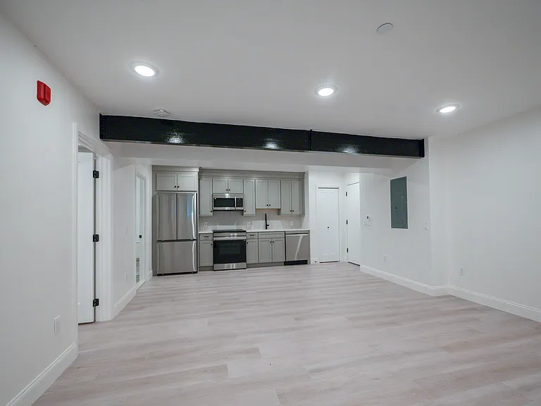 126 Adelaide Ave #B01 — Photo 4