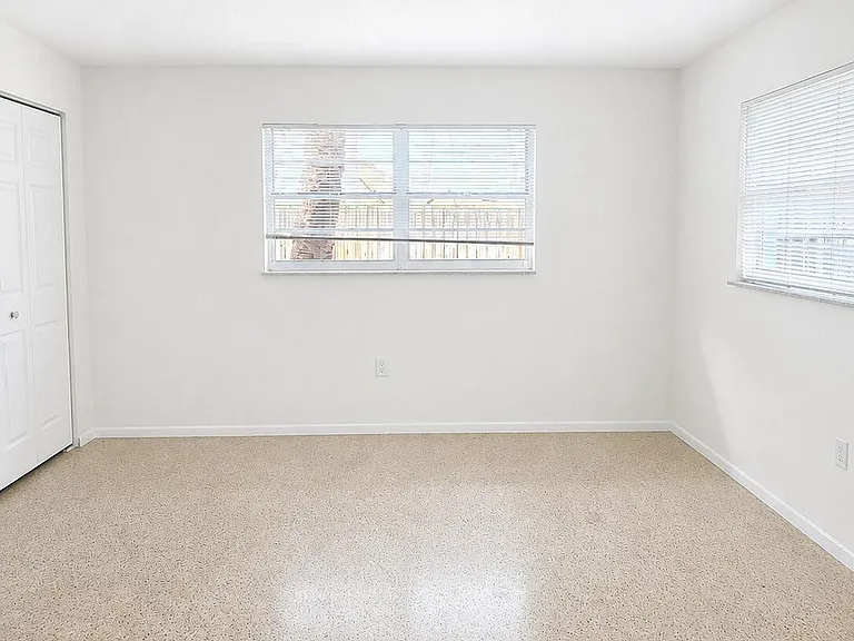 217 Martin St — Photo 12
