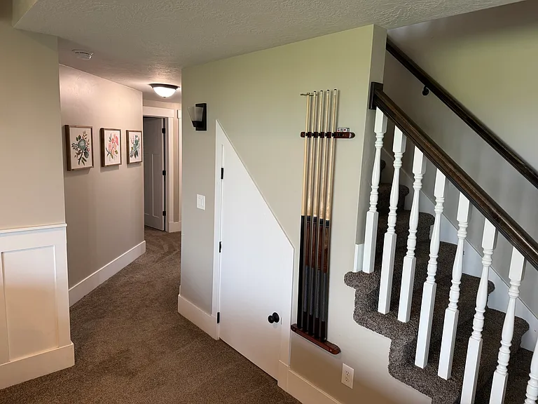 592 N Hills Ct — Photo 69