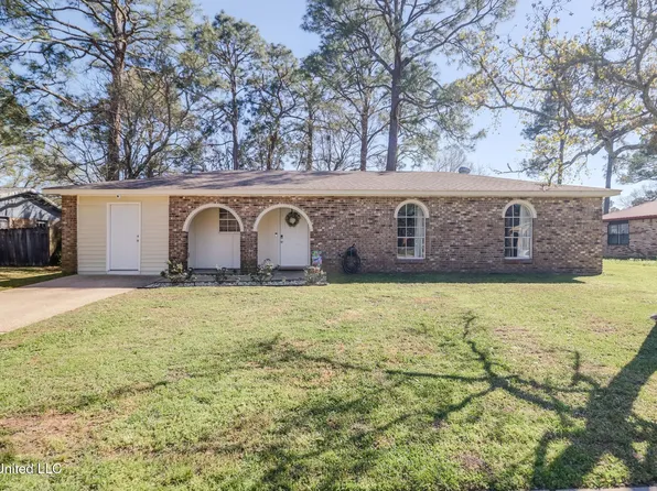 2525 Calle Hermosa St, Gautier, MS 39553