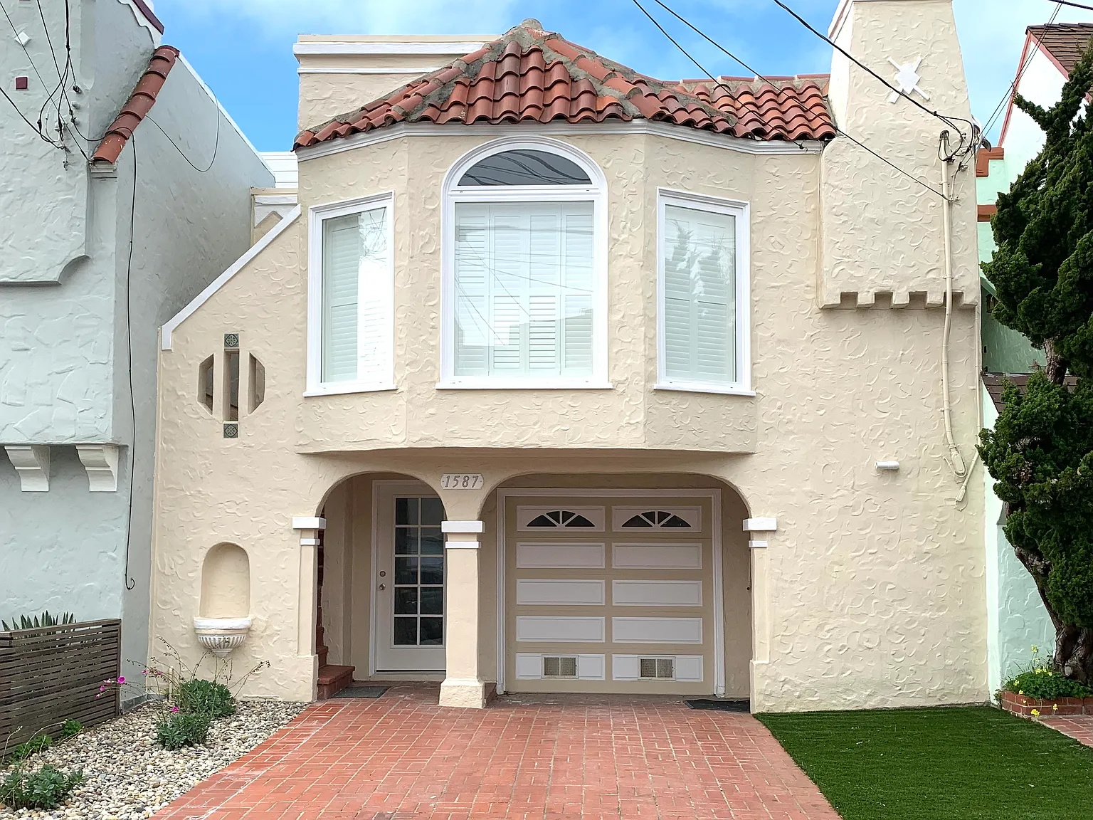 2 bed, 2.0 bath, 1050 sqft, $4,450 — Photo 1