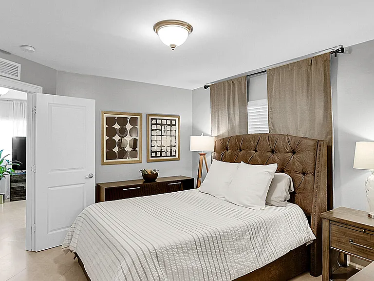 410 SW 15th St #206 — Photo 14