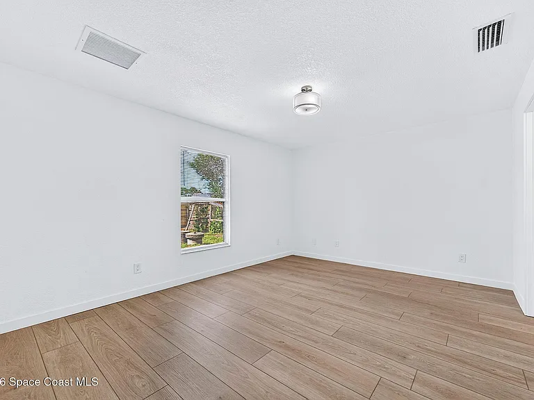 711 Avalon St SE — Photo 21