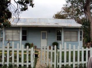 318 W Daniel St, Uvalde, TX 78801