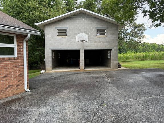 2nd image of 7226 Turnpike Rd