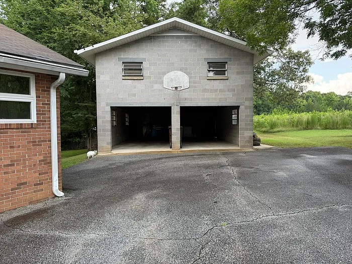 7226 Turnpike Rd — Photo 2