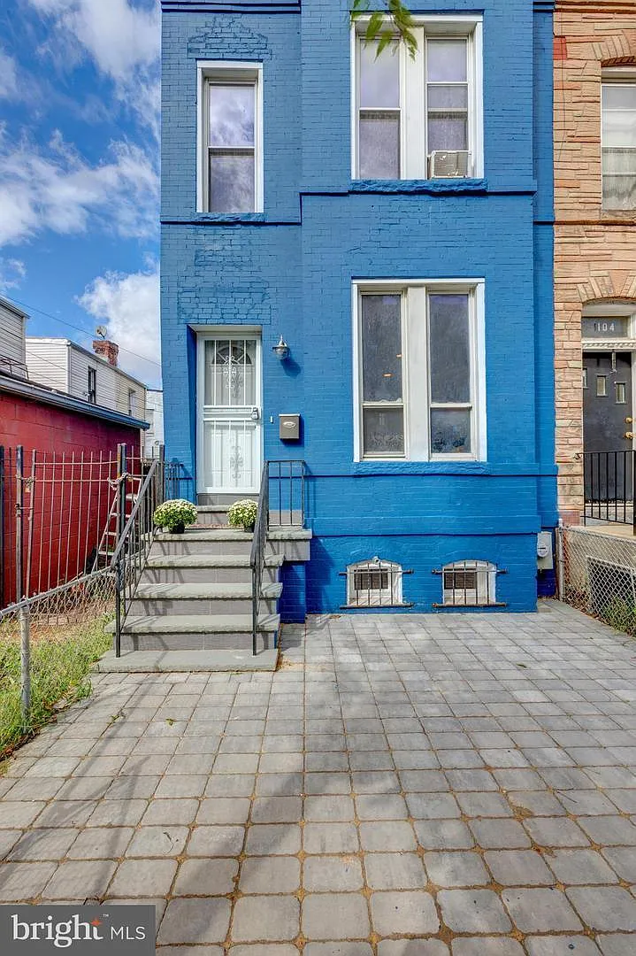 1102 Trinidad Ave NE photo 1