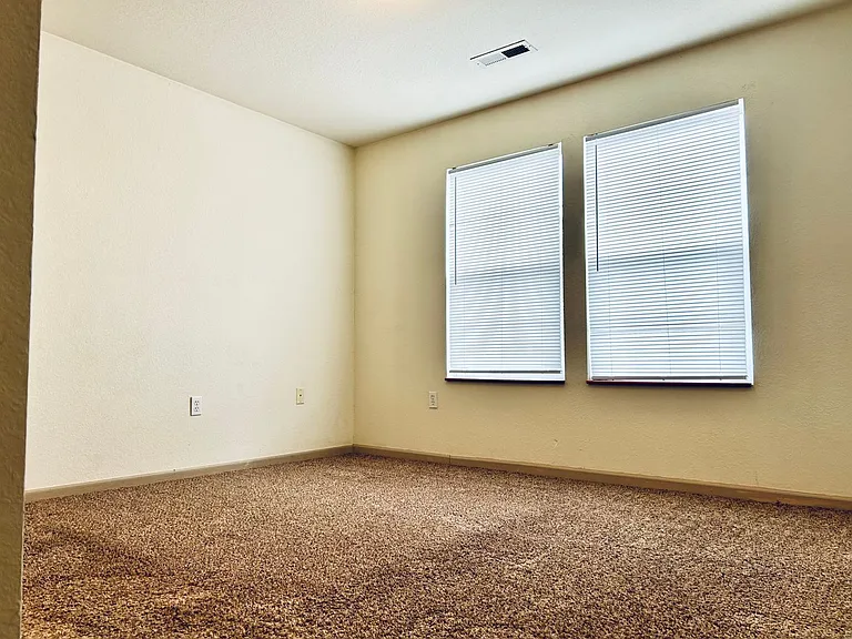913 Westridge Dr #14 — Photo 12