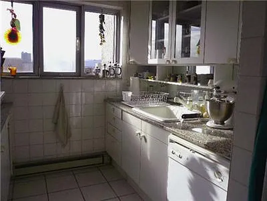 Rented by Akam Sales and Brokerage | media 25