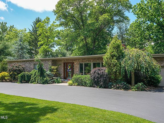 4th image of 1495 Sylvan Dr