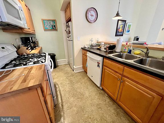 5th image of 129 E Durham St