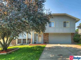 2207 Calvin Dr, Bellevue, NE 68123