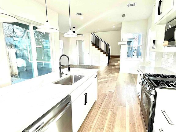 5th image of 6809 Porter St #2