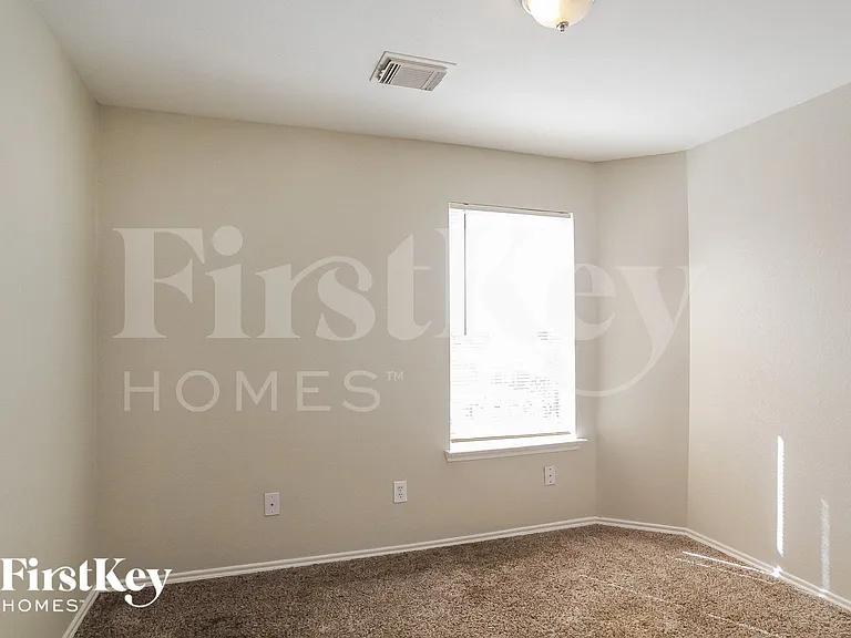 8126 Liberty Point Ln — Photo 10