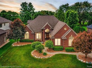 47557 Hidden Meadows Dr, Macomb, MI 48044