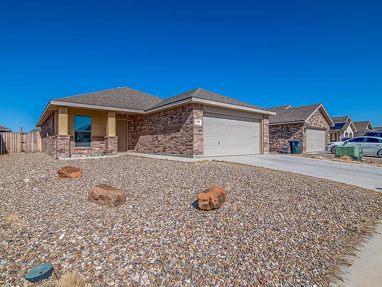 1327 Masquerade Blvd — Photo 3