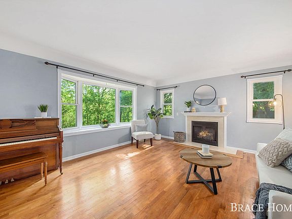4th image of 1577 Leffingwell Ave NE