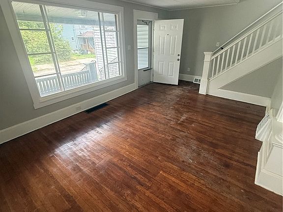 5th image of 1406 Hart St