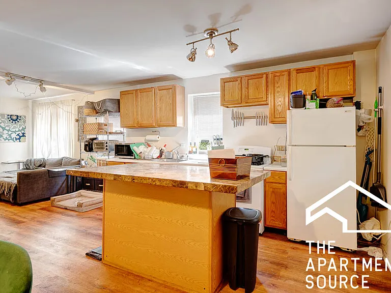 1627 N Winchester Ave #1R — Photo 3