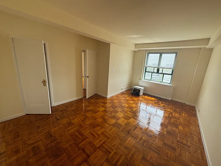 1430 Parkchester Rd — Photo 5