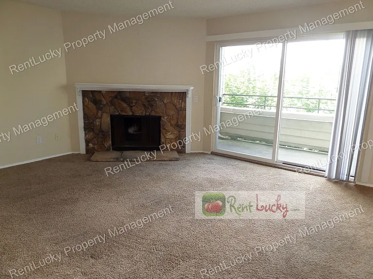 3233 NE 12th St #302 — Photo 5