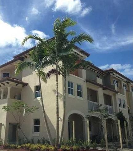 1st image of 8960 NW 97th Ave APT 107