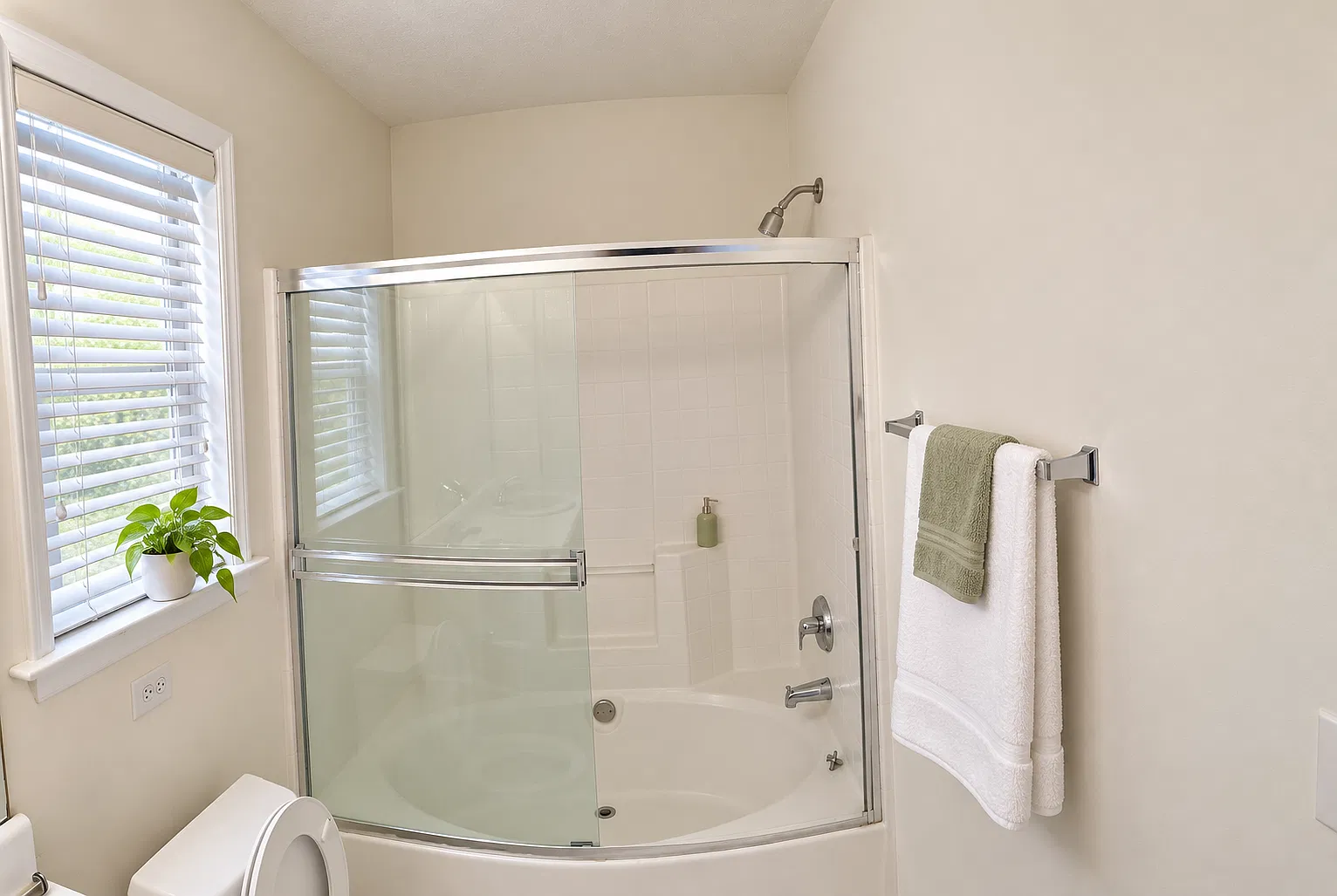 2 bed, 2.5 bath, 1220 sqft, $1,550 — Photo 4