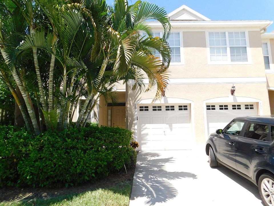 1st image of 651 Vallance Way NE