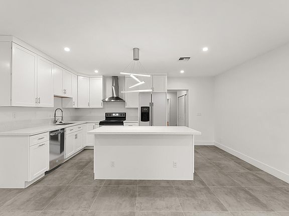 2nd image of 1311 Avenue H