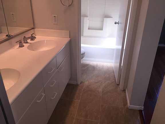 4th image of 27927 Crown Court Cir