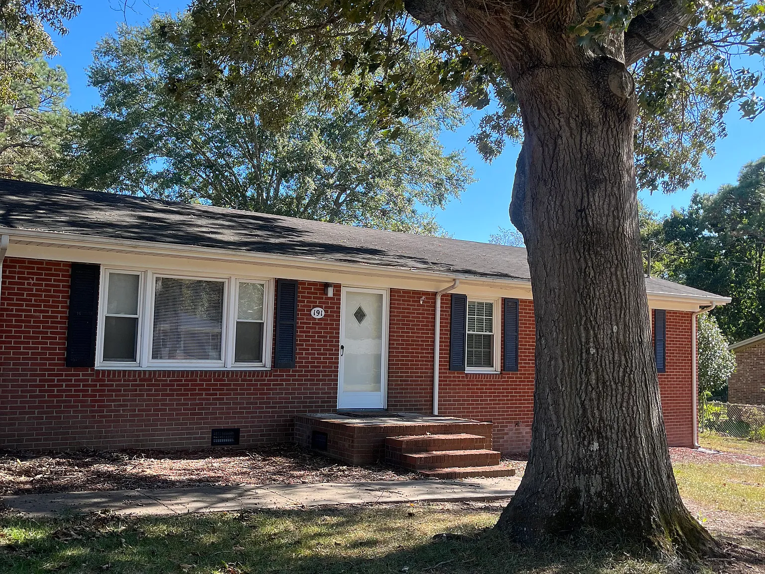 3 bed, 1.5 bath, 1392 sqft, $1,500 — Photo 2