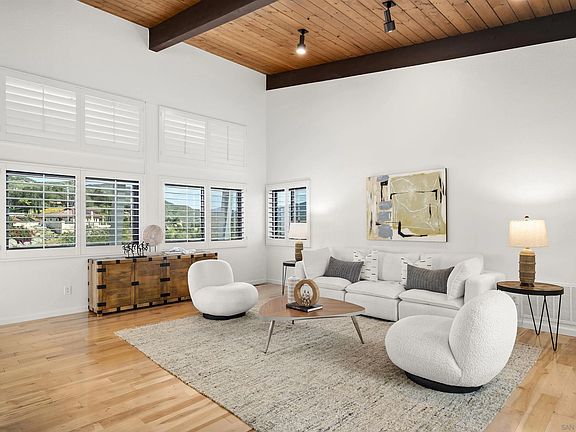 4th image of 752 Singing Vista Dr