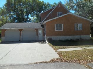 622 Lake St, Clinton, MN 56225