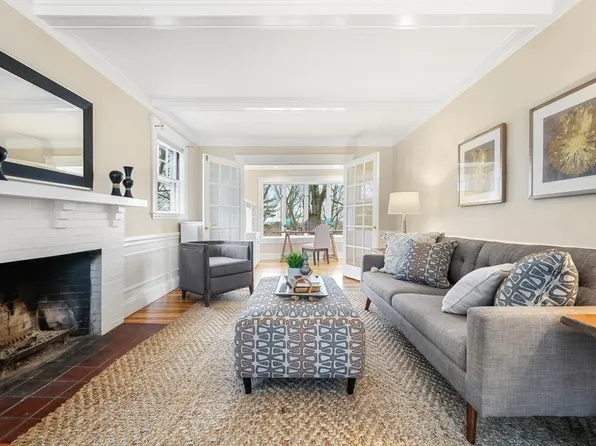 93 Wolcott Rd, Brookline, MA 02467