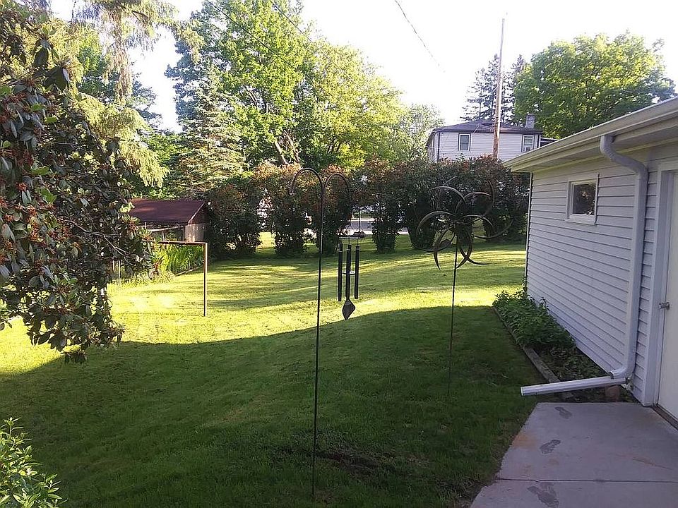 2nd image of 406 Becker St