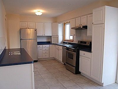 2nd image of 496 W Diversey Ave